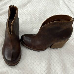 Kork-Ease ~ Korks ~ Shamira Ankle Boots / Booties ~ Brown ~ Size 6 ~ NIB